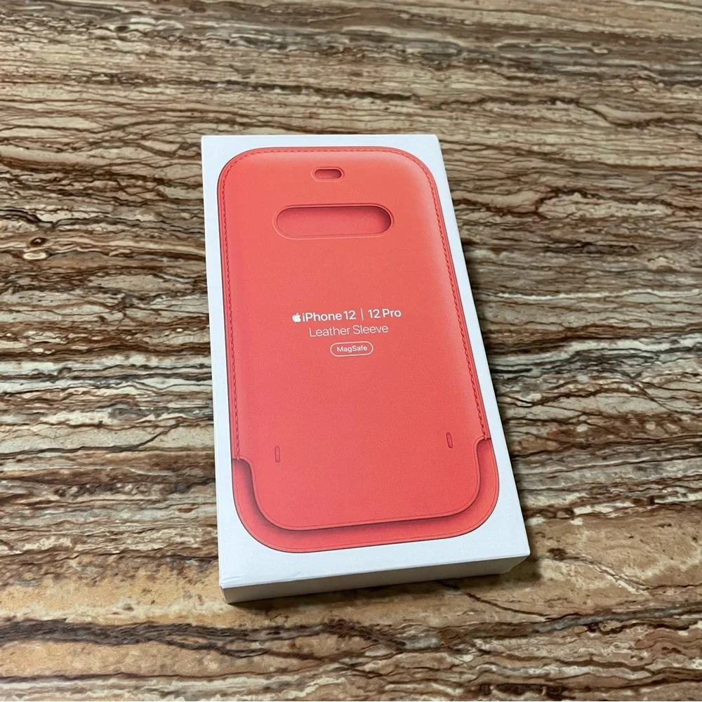 APPLE iPhone 12 Leather Sleeve Magsafe in color Pink Citrus